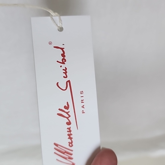 Manuelle White Linen Top. - Picture 2 of 6